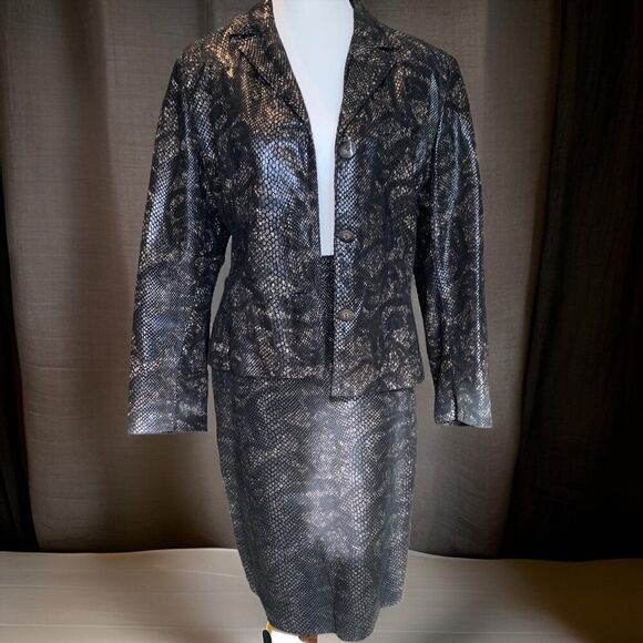 T.Babaton sleeveless top, 100% silk, elasticized waist, deep V, Sz XS - Picture 10 of 16